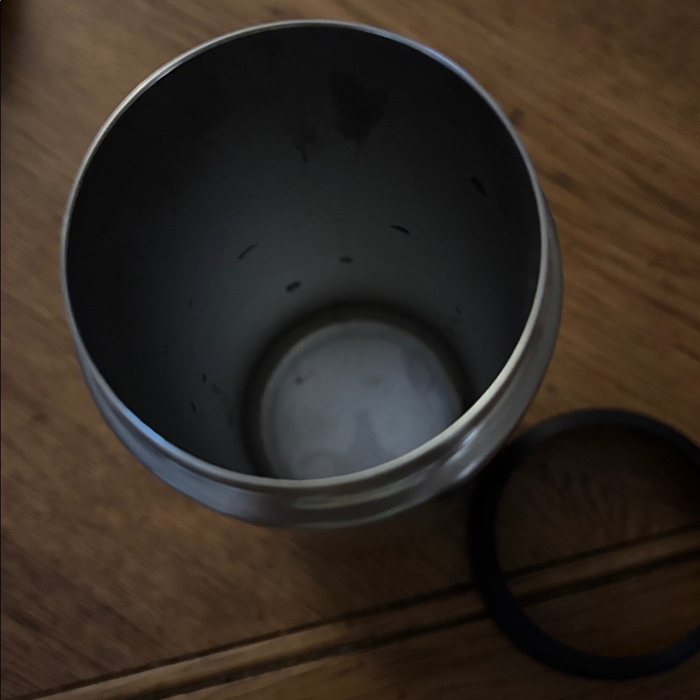 YETI Silver Tumbler with skinny can cooler. Keeps drinks cold for hours - Picture 3 of 4